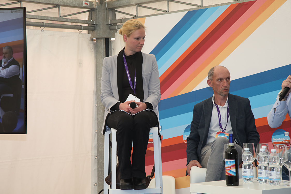 Festival della TV e dei Nuovi Media 2019_311.jpg - Come cambiare la percezione del Dolcetto nell'anno del Dolcetto, e non solo Un vino che corre il rischio di essere dimenticato nel circuito della comunicazione enoica impegnata su altri argomenti.  Come  uscire dall’impasse? Nicola Chionetti, Sara Mazzocchi, Simone Roveda con Erika Mantovan